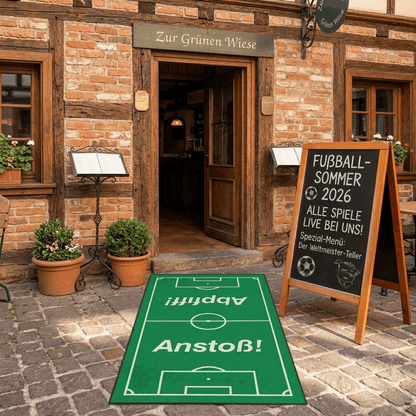Fußballfeld Fußmatte Anstoß I Limitierte Matte für Sportevents 85x150 cm I Fussball Sommer 2026